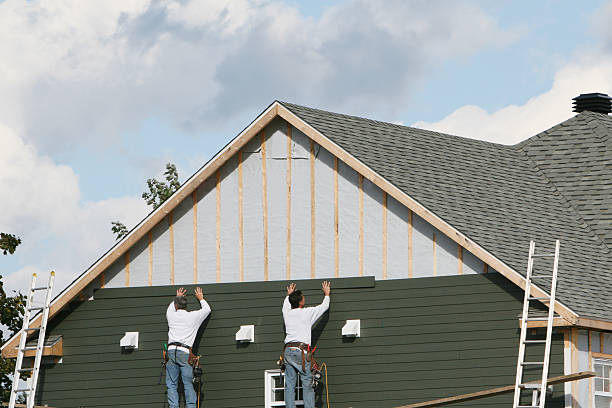 Professional Emergency Siding Repair technician working in Flintstone, MD